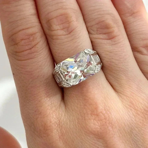 Sterling Silver Emerald & Baguette Cut Cubic Zirconia Vintage Ring - sz 8.25 - Picture 2 of 10